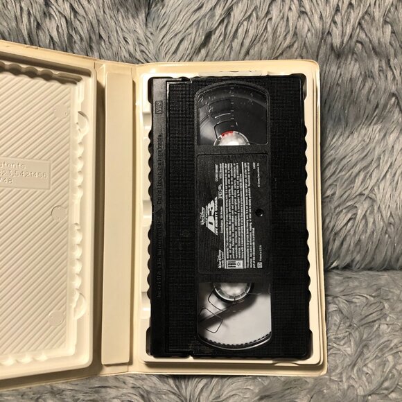 D2 & D3: The Mighty Ducks VHS Clamshell Emilio Estevez Lot of 2 - Picture 5 of 5